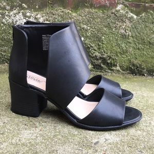 Women's cut boots